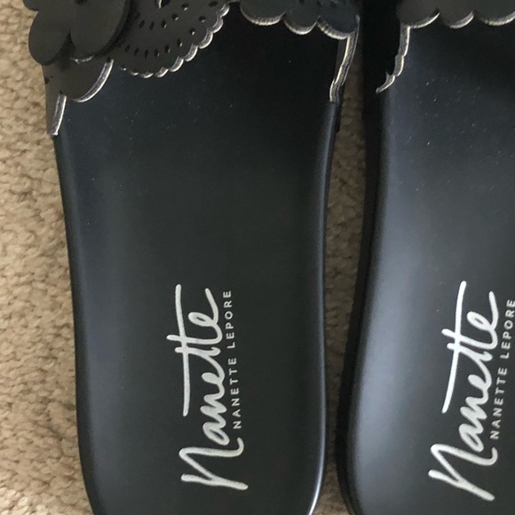 Nanette Lepore black/ silver flower sandals 7 - Picture 8 of 8